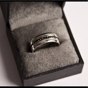 Men’s wedding ring